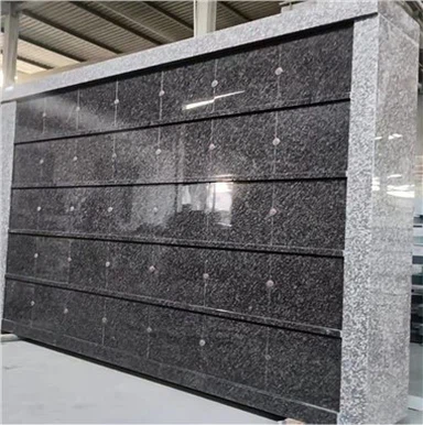 Crni granitni kolumbarij