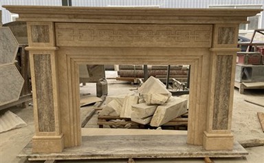 Kamin od bež travertina