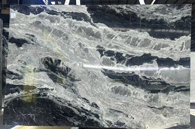 Crni mramor s bijelim venama