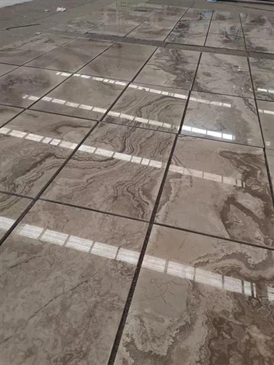 Svijetlo smeđi mramorni podovi