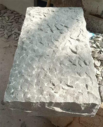 Pješčanjak s podijeljenim licem